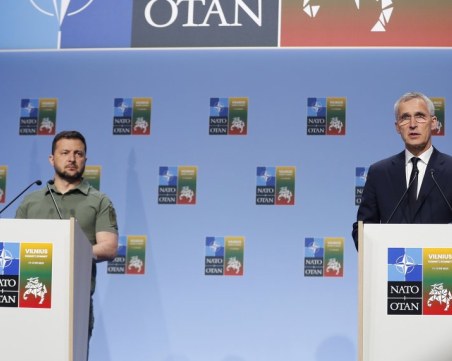 Зеленски и Столтенберг са разговаряли за деблокиране на зърнения коридор в Черно море