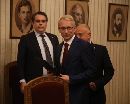 Денков и Василев заминават за Гърция за среща с Мицотакис