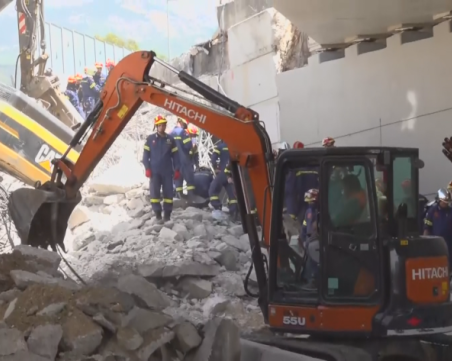 Мост се срути в гръцки град, има загинали