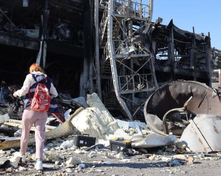 След поредния нощен обстрел: 40 сгради са били разрушени в Одеса