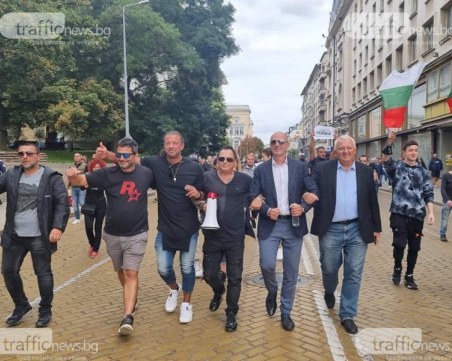 СЗБ и БАЗ: Министърът на туризма обяви война на Туризма!