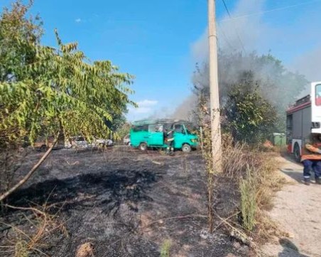 Три автомобила и микробус изгоряха в пловдивско село