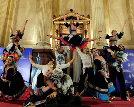 Цветна фолклорна фиеста с ансамбли от 8 държави завладява Пловдив от днес