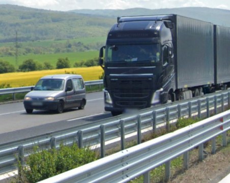 Ограничават движението на камиони в няколко области у нас заради жегите