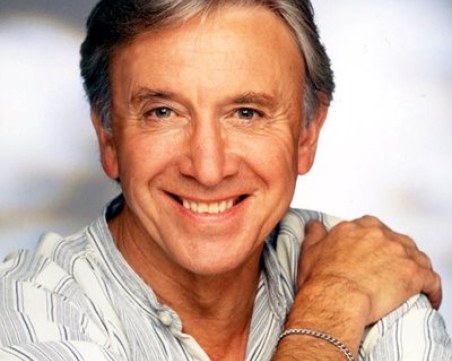 Почина певецът Винс Хил