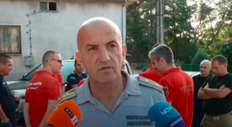 Локализираха пожара в Първомайско, огънят е на около километър от къщите