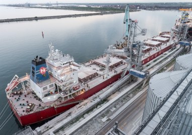 Румънски кораб е пострадал след руската атака срещу украинското пристанище