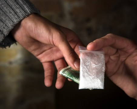 Арестуваха 26-годишна дилърка на кокаин в Пазарджишко