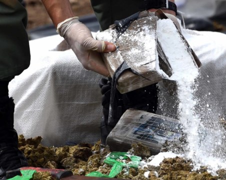 Разбиха група от чужденци, разпространявали наркотици в Слънчев бряг