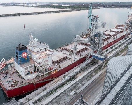 Румънски кораб пострада след руската атака срещу украински пристанища