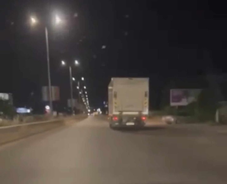 Тежкотоварен камион обърка пловдивски булевард със скоростен път