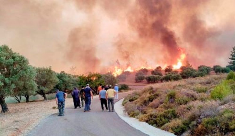 Туроператори: Няма български туристи на Родос и покрай пожарите на Корфу