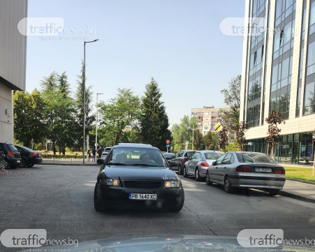 Младеж шофира в насрещното в Пловдив, обижда и показва среден пръст