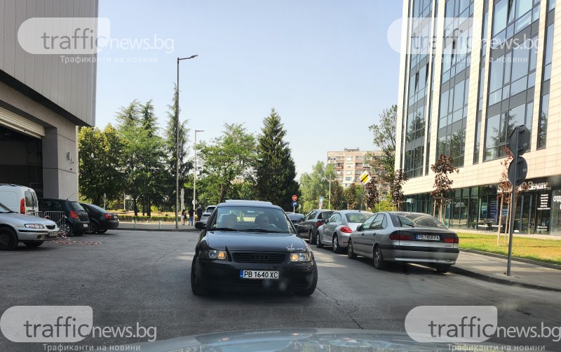 Младеж шофира в насрещното в Пловдив, обижда и показва среден пръст