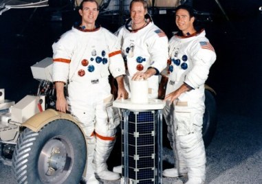Аполо 15 е деветата пилотирана мисия от програмата Аполо и