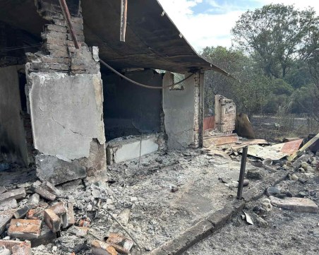 Изгоряха три временни постройки във вилна зона край Хисаря