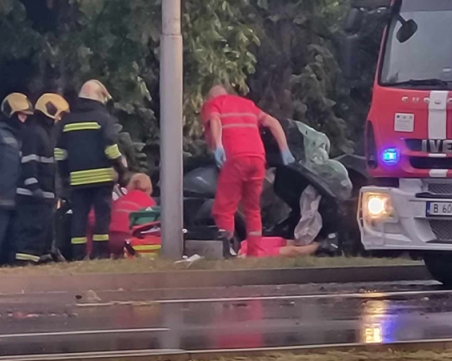 Кола с украинска регистрация се е забила в дърво, 21-годишна жена е загинала