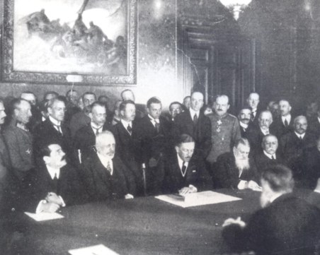 На този ден: Сключен е Букурещкият договор