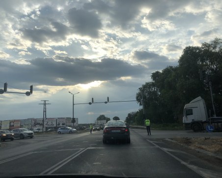 Неработещ светофар затруднява движението на Околовръстното