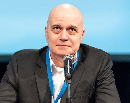 Слави: Бюджетът на Василев мина с благословията на този, когото той арестува