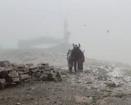 Сняг заваля на Мусала