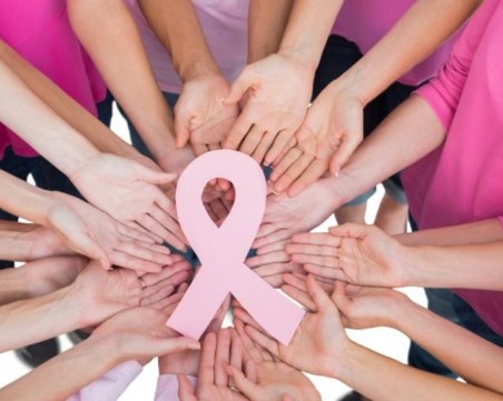 Специалисти и психолози от фондацията на Нана Гладуиш се срещат с пловдивчанки