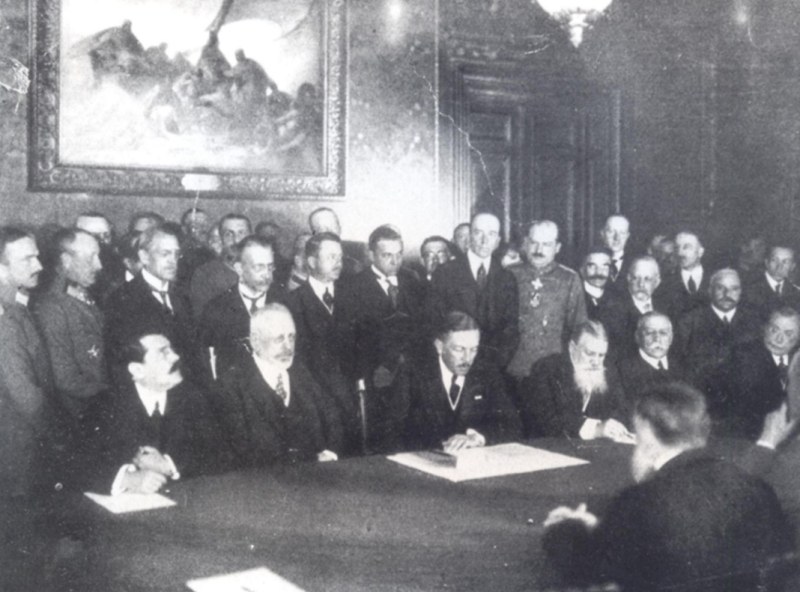 На този ден: Сключен е Букурещкият договор