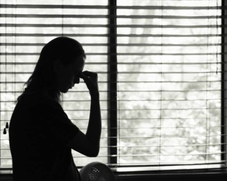 Показаха мъжа, нарязал с макетен нож 18-годишната си приятелка в Стара Загора