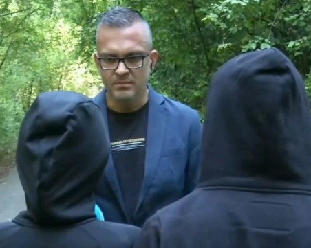 Мъж наряза лицето на приятелката си, обръсна косата й