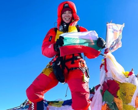 Силвия Аздреева стана първата българка покорила втория най-висок връх в света К2