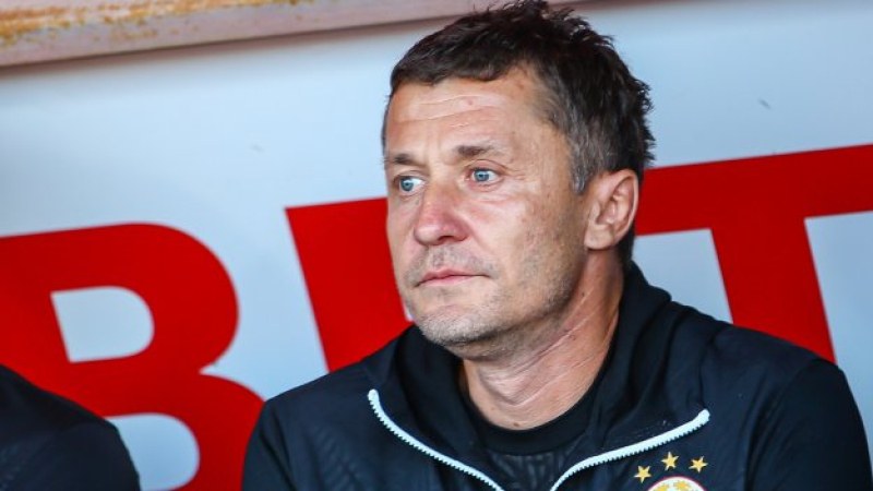 ЦСКА уволни Саша Илич като треньор, пише Труд. Това се
