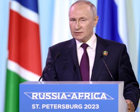 Путин: Западът се готви за хибридна война с Русия от много години