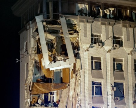 Ракетен удар в центъра на Днепър, има пострадали