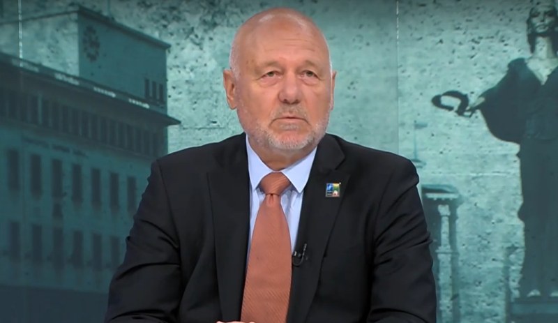 Тагарев: Притеснително е, че Русия удължи срока за предупредителната зона в Черно море