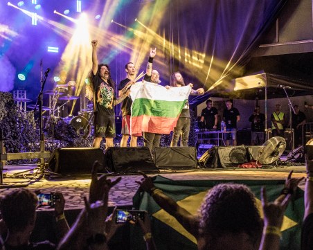 Мракът оживя със Soulfly в Пловдив; Макс Кавалера проговори на „майна