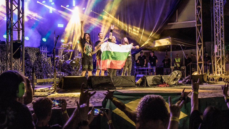 Мракът оживя със Soulfly в Пловдив; Макс Кавалера проговори на „майна