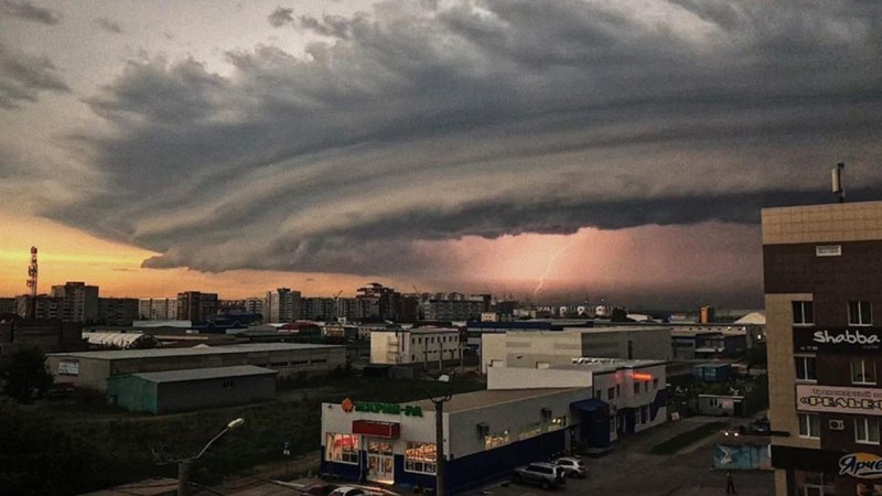 Поне 10 души загинаха при невиждани бури в Русия