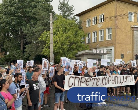 Втори ден протести в Цалапица за убития Митко: Спрете корупция и чадърите, искаме доживотен затвор