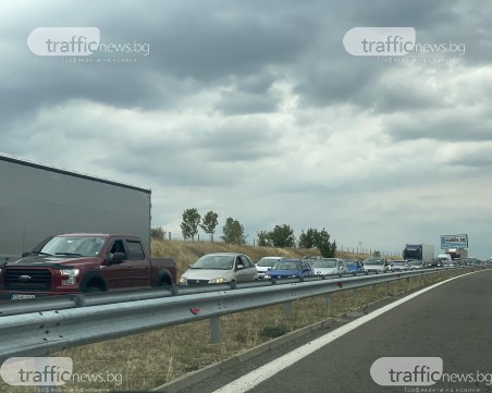 Заради ремонт: 7-километрова колона от автомобили се образува преди Бургас