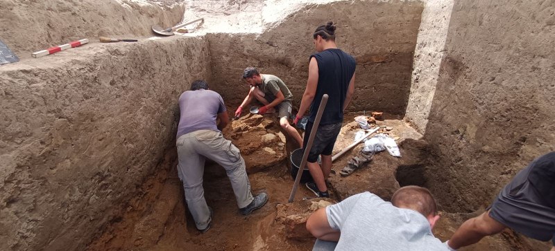 Хората обитавали двуетажни къщи на Плоската могила, носели бижута от средиземноморски раковини