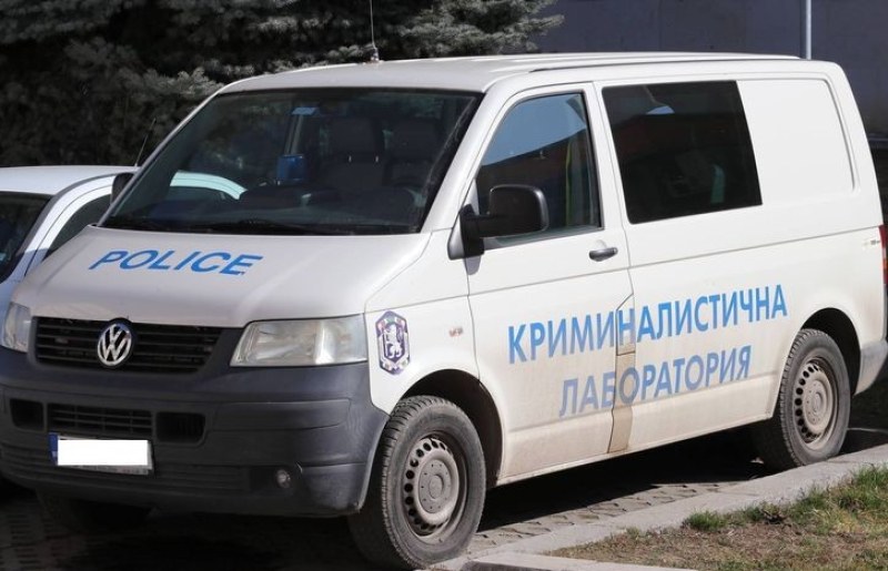 Откриха 29-годишна, обесена в жилището си в Кърджали