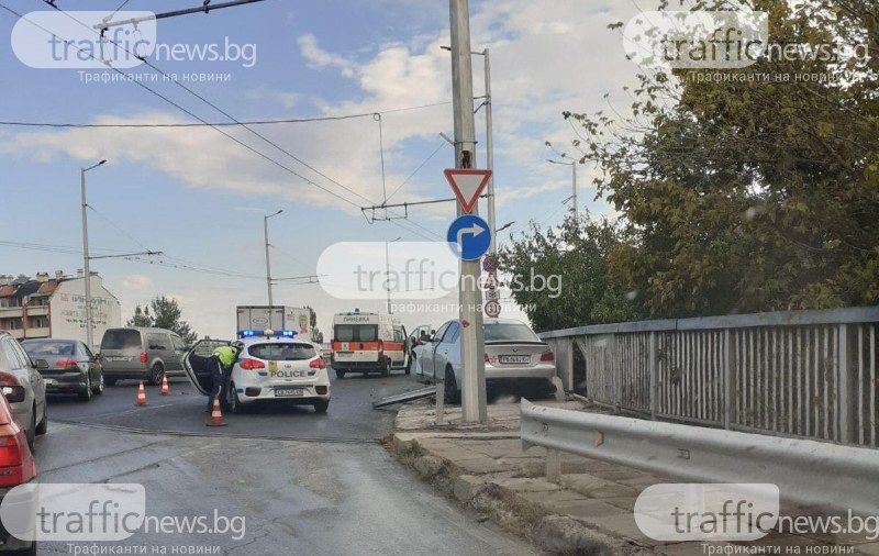 Тежка катастрофа е възникнала на надлез Родопи“, научи TrafficNews. Oбразувано
