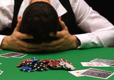 Организаторите на хазартни игри не могат да допускат в игралните