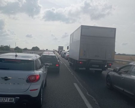 Километрично задръстване за втори пореден ден на АМ 