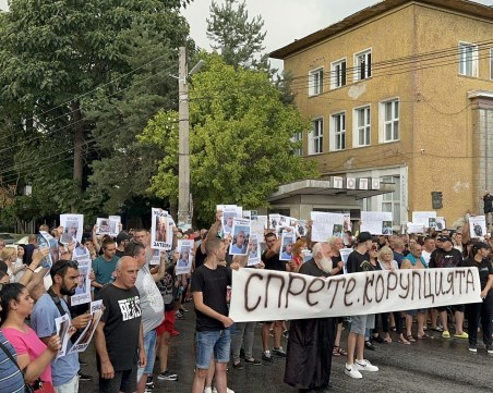 Трети ден бунт: Жители на Цалапица отново се събраха с искане за справедлив процес след убийството на Митко