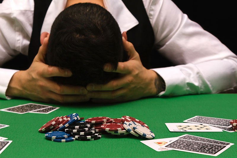 Организаторите на хазартни игри не могат да допускат в игралните