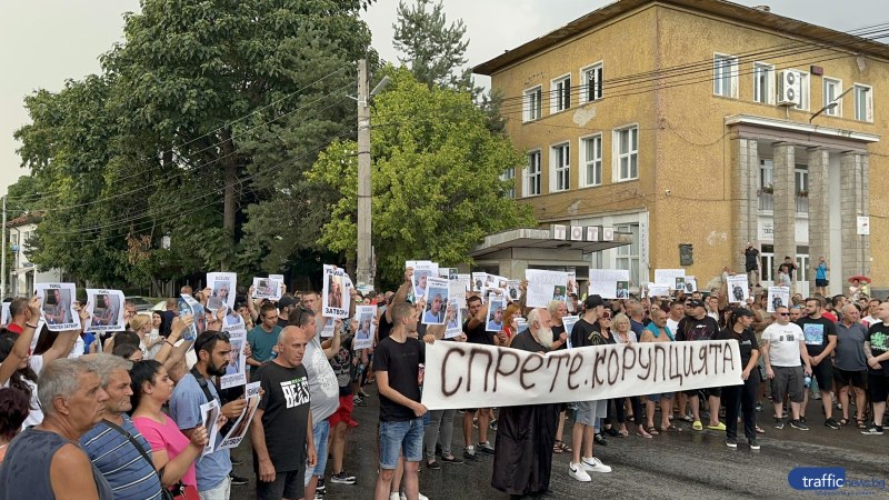 Трети ден бунт: Жители на Цалапица отново се събраха с искане за справедлив процес след убийството на Митко