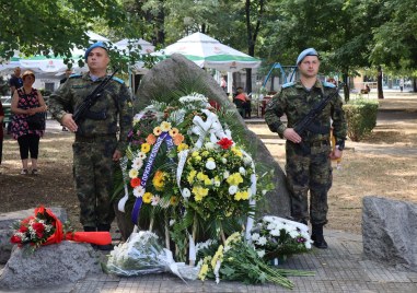 Пловдивчани почетоха паметта на героите и подвига на загиналите в