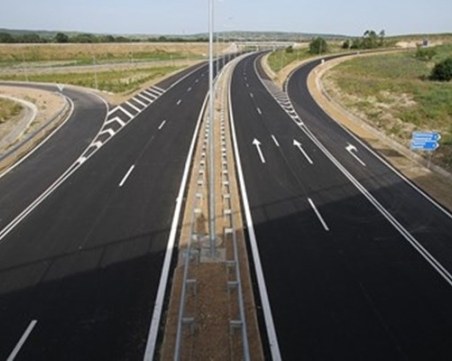 Тир се запали и блокира движението на АМ 