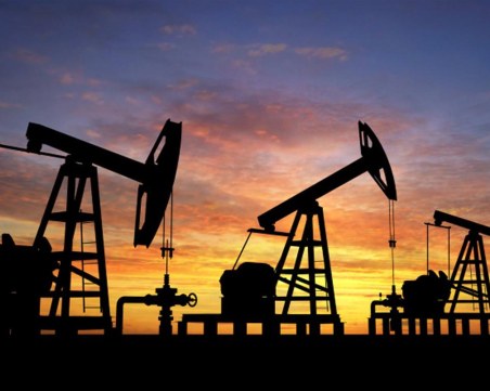 Цената на петрола продължава да се покачват след данни за силно търсене в САЩ